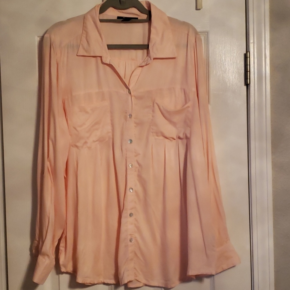🌷Cute button down shirt